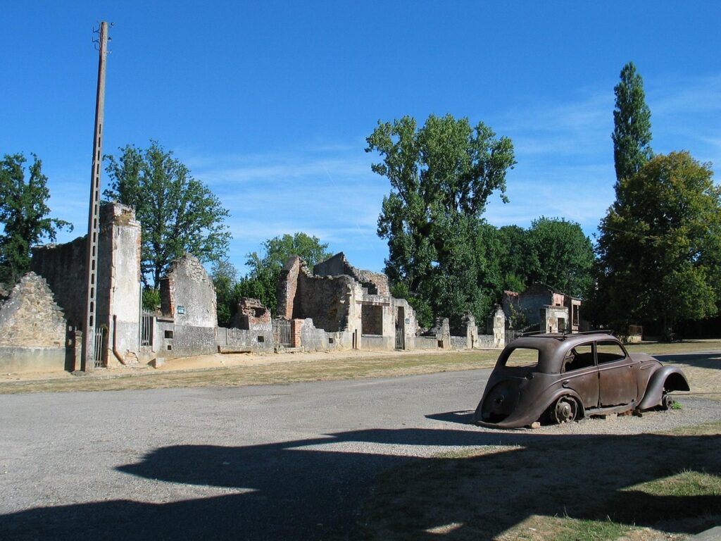 Geisterstädte und verlassene Orte: 10 unheimliche Reisen 7 Geisterstädte Europa Oradour-sur-Glane Frankreich