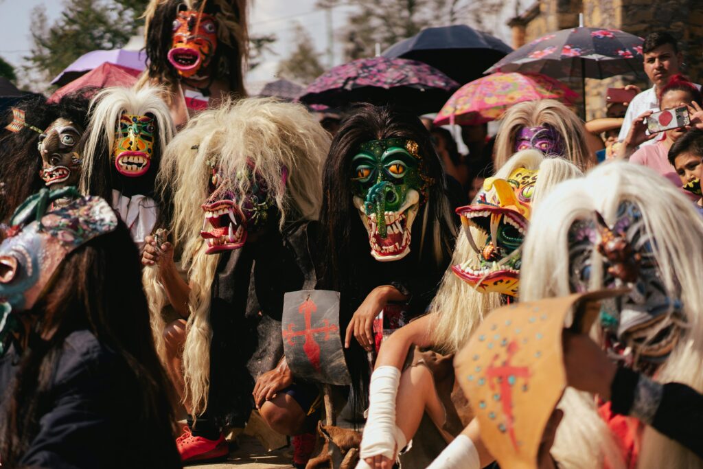 Verborgene Feste weltweit: 10 kulturelle Mikrofeste abseits des Mainstreams 9 Maskenfest in Galicien, Spanien- Verborgene Feste weltweit